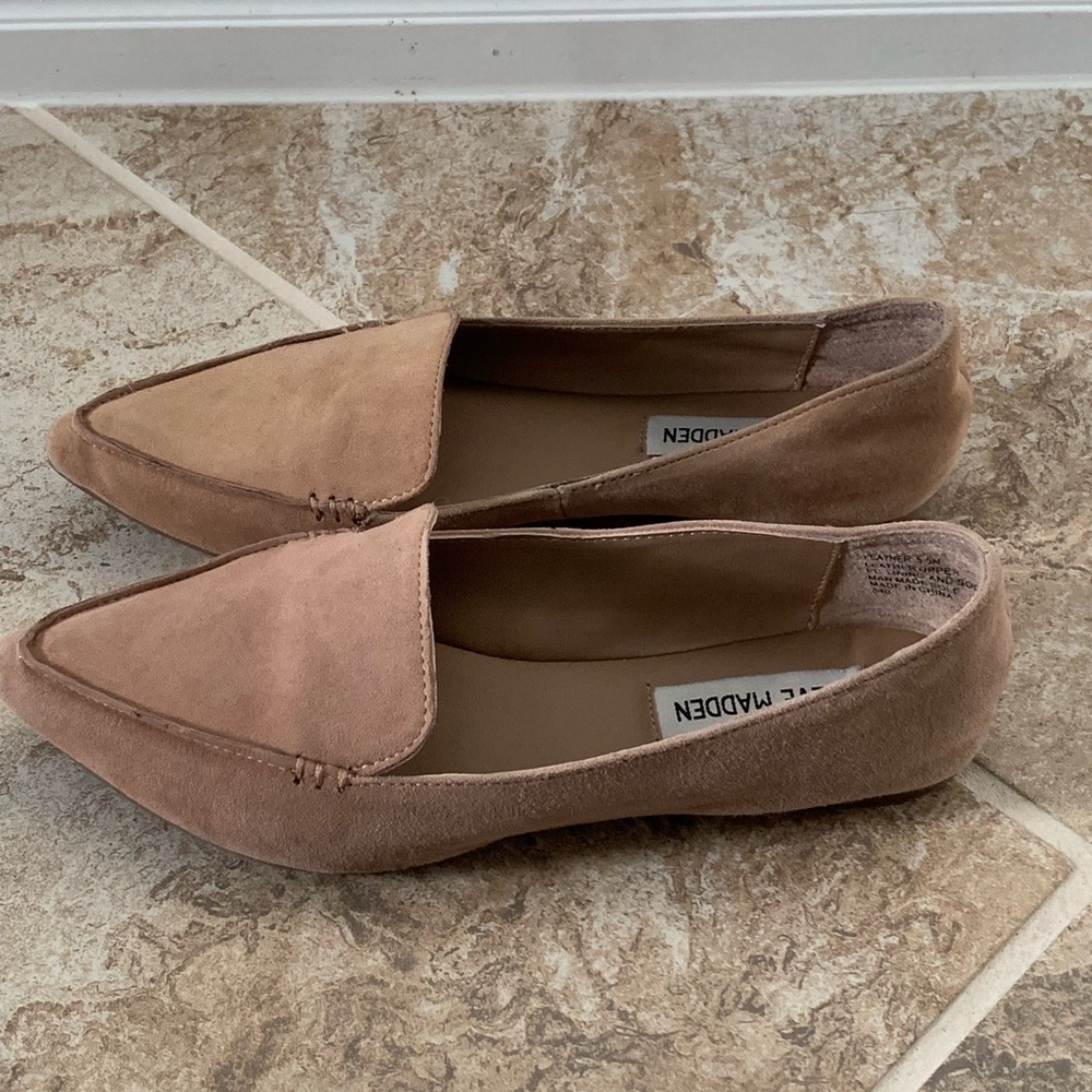 Steve Madden Feather Loafer, Camel Suede, Size 5.5